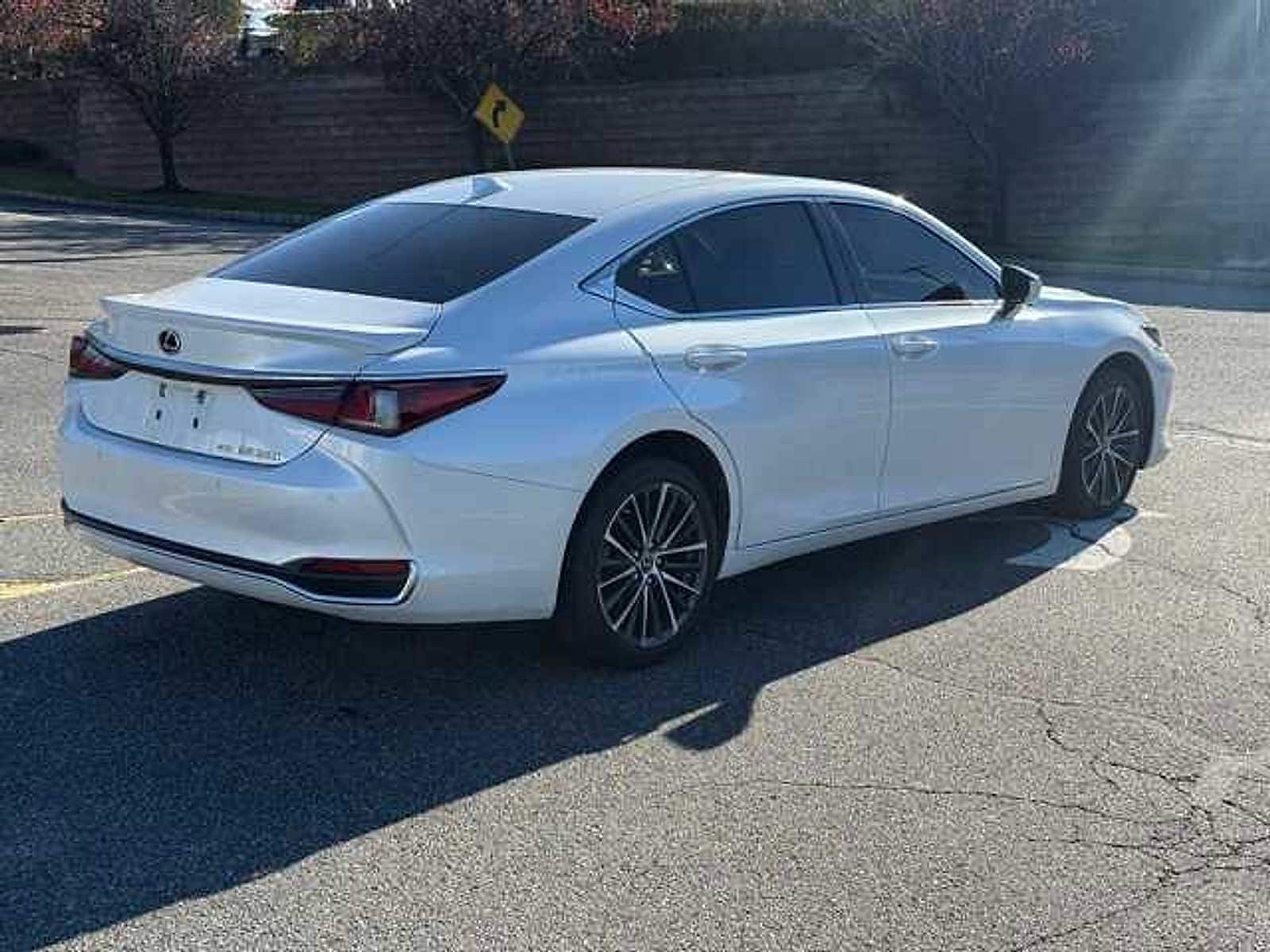 Thumbnail: 2023 Lexus ES - 4