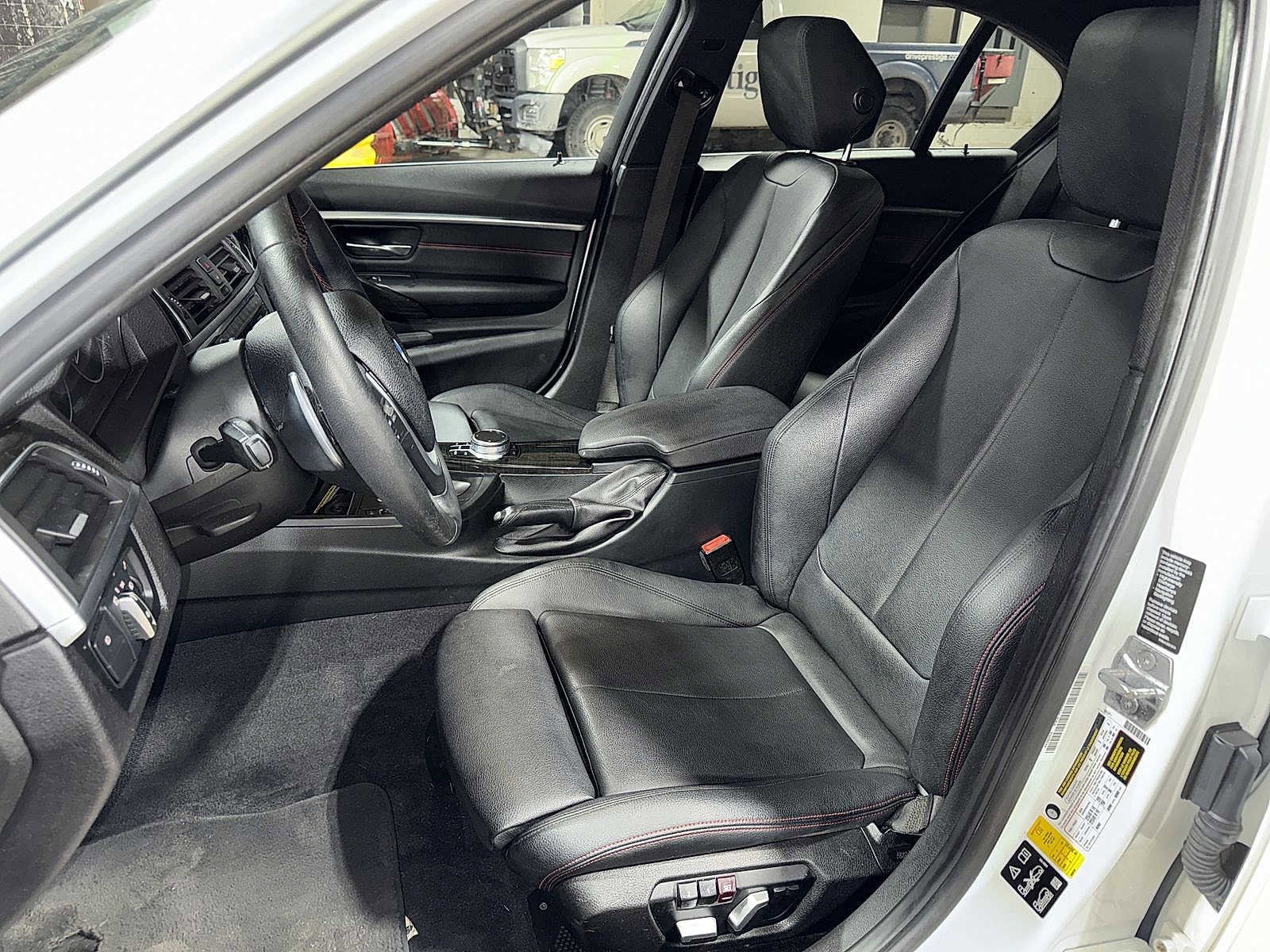 Thumbnail: 2017 BMW 3 Series - 15