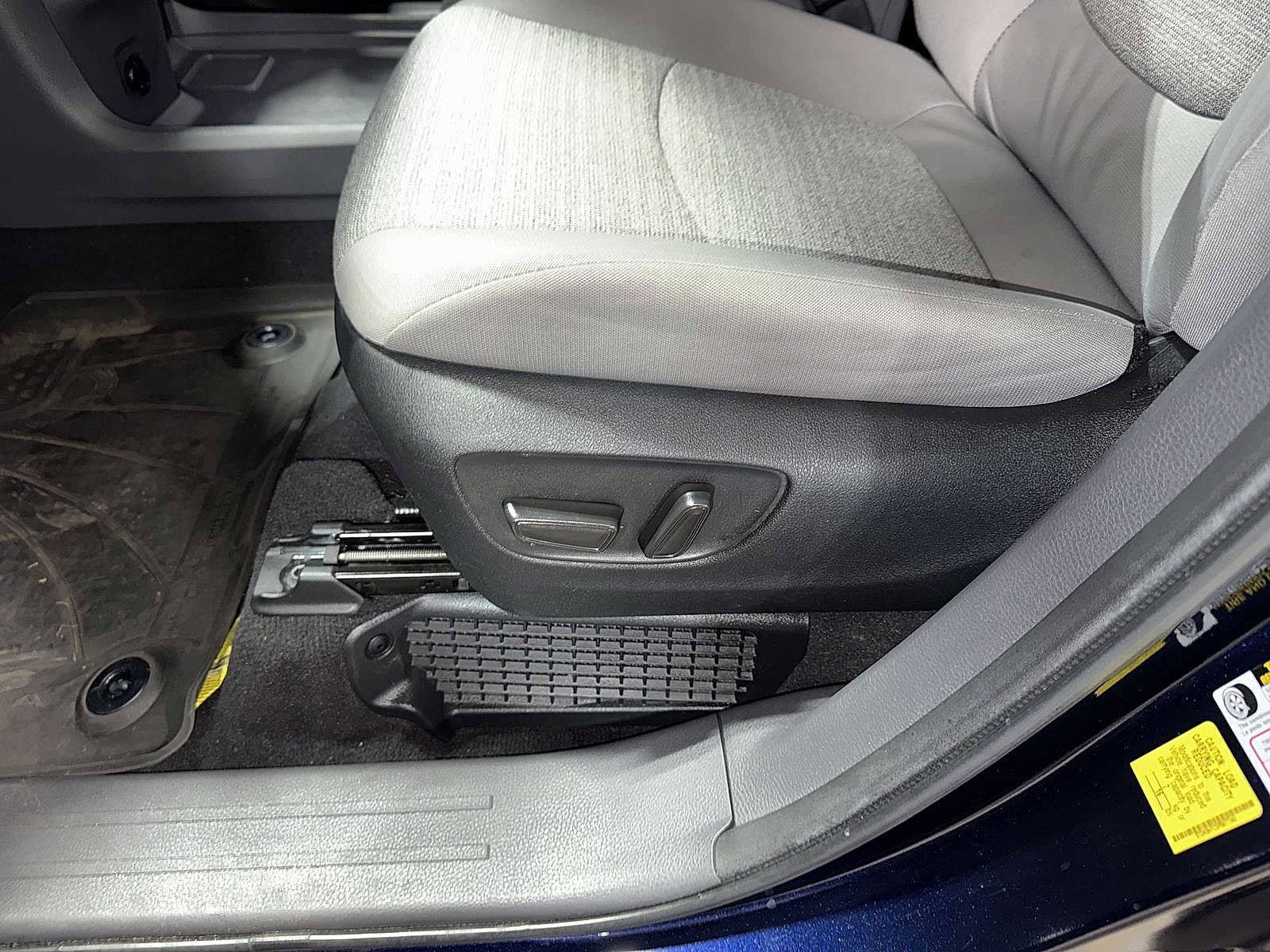 Thumbnail: 2023 Toyota Sienna - 24