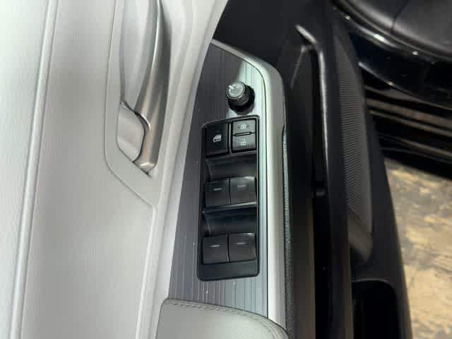 Thumbnail: 2025 Toyota Sienna - 23