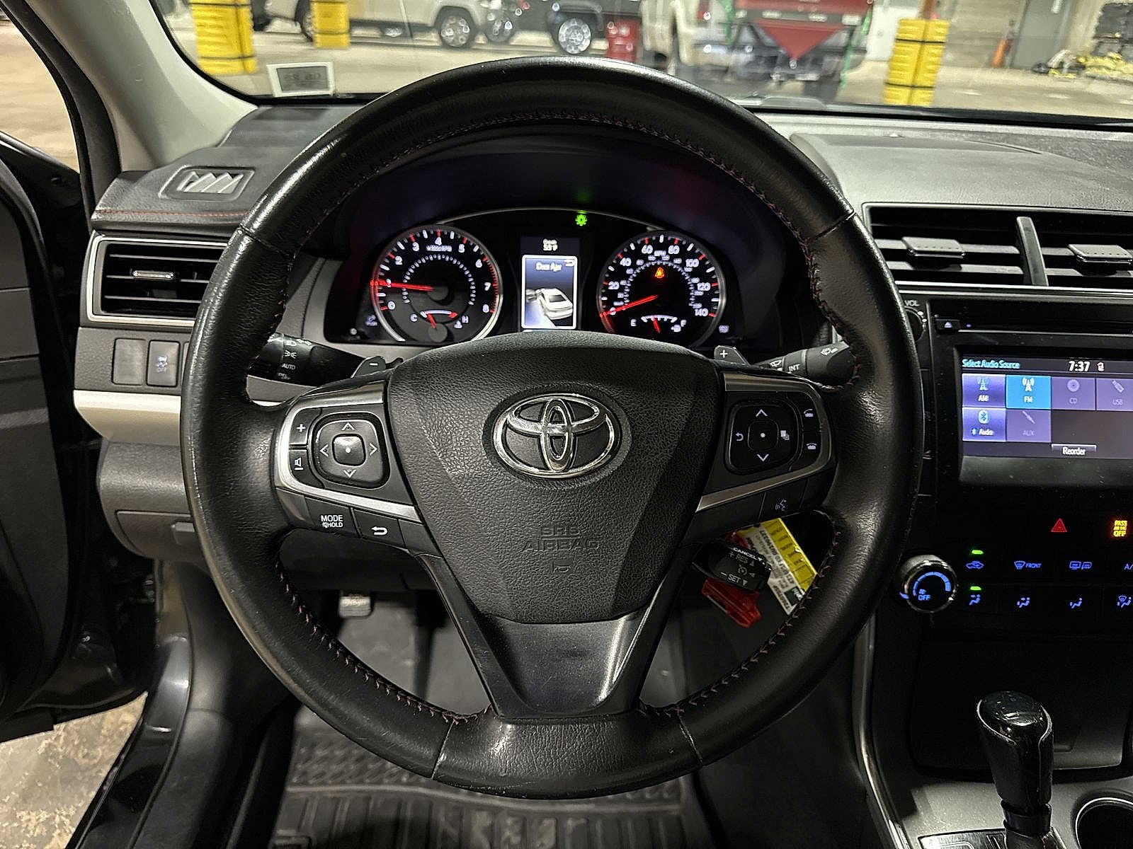 Thumbnail: 2016 Toyota Camry - 17