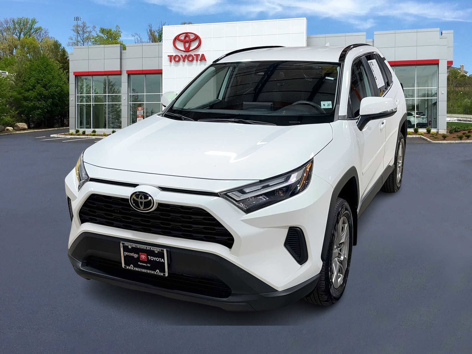 2022 Toyota RAV4 XLE's photo