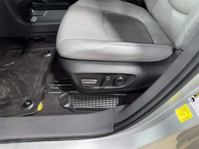 Thumbnail: 2022 Toyota Sienna - 24