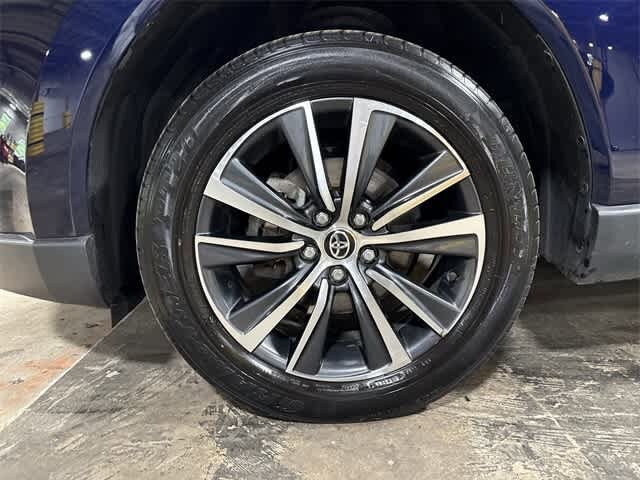 2021 Toyota Venza LE 10