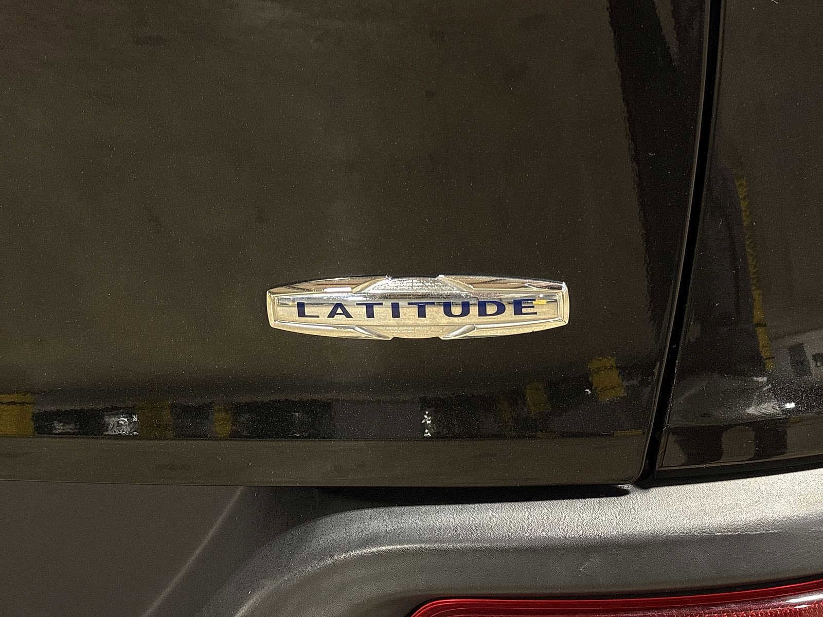 Thumbnail: 2015 Jeep Cherokee - 25