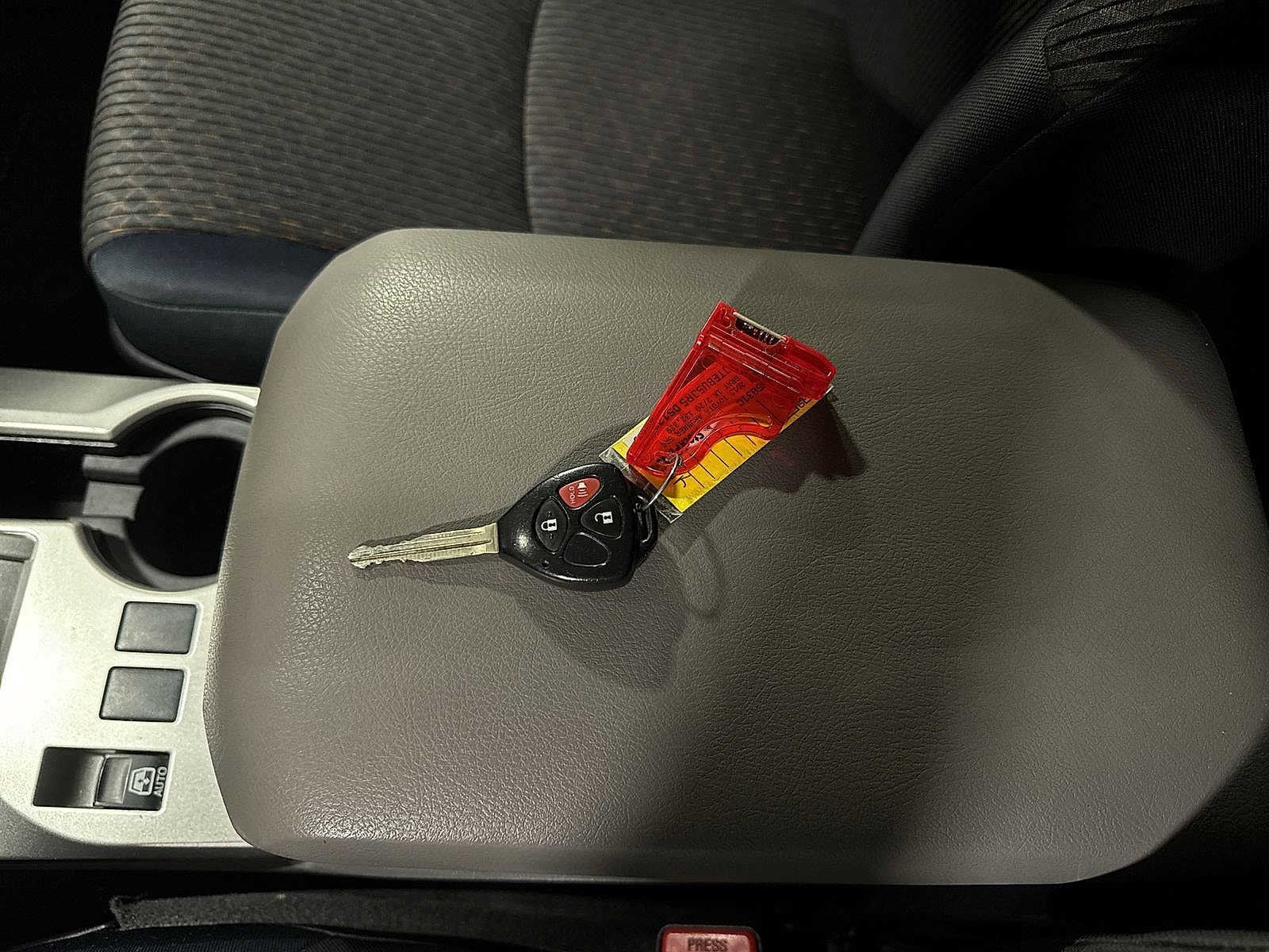 Thumbnail: 2013 Toyota 4Runner - 32