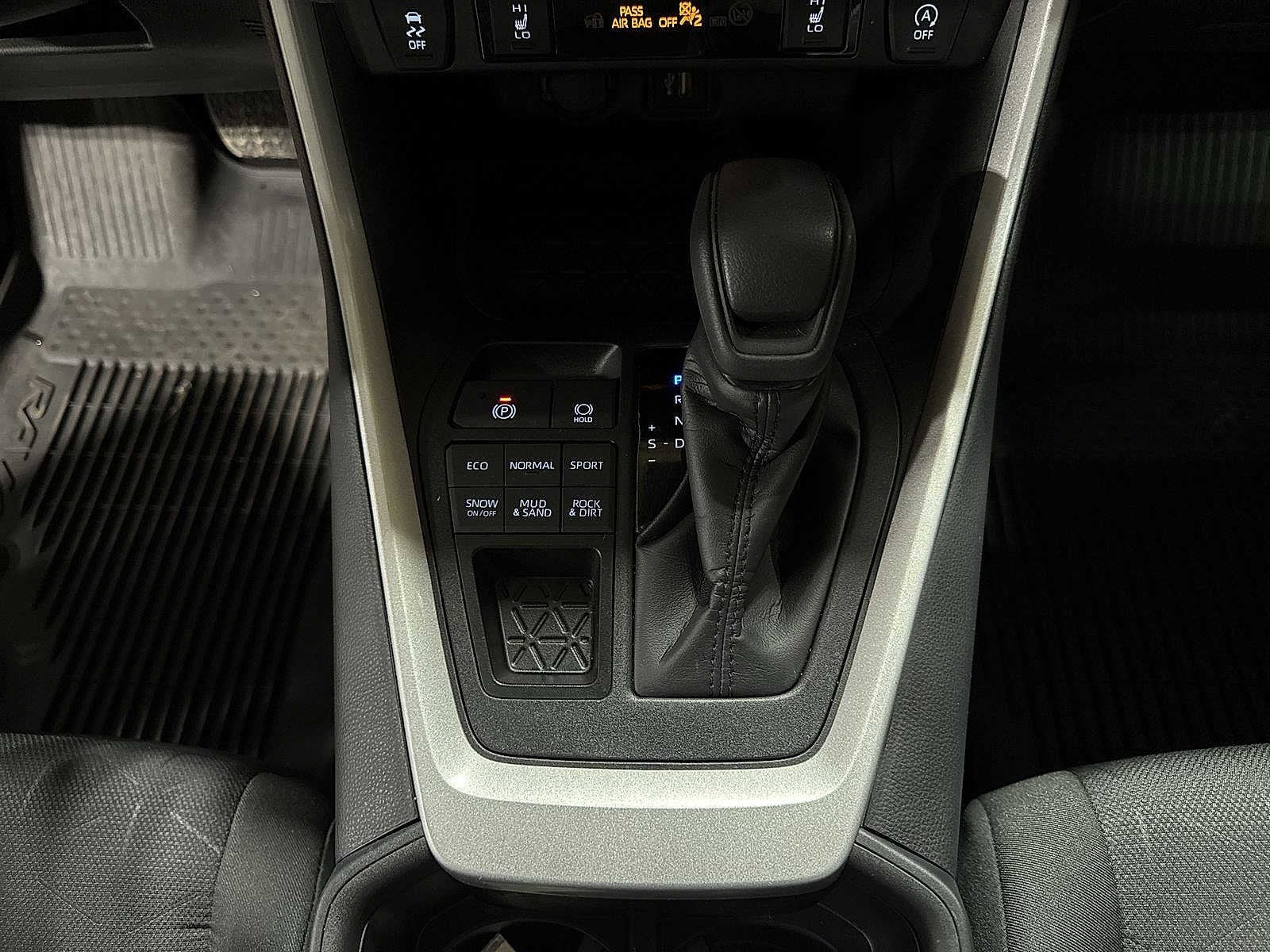 Thumbnail: 2025 Toyota RAV4 - 32