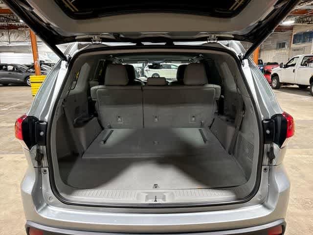 Thumbnail: 2017 Toyota Highlander - 11