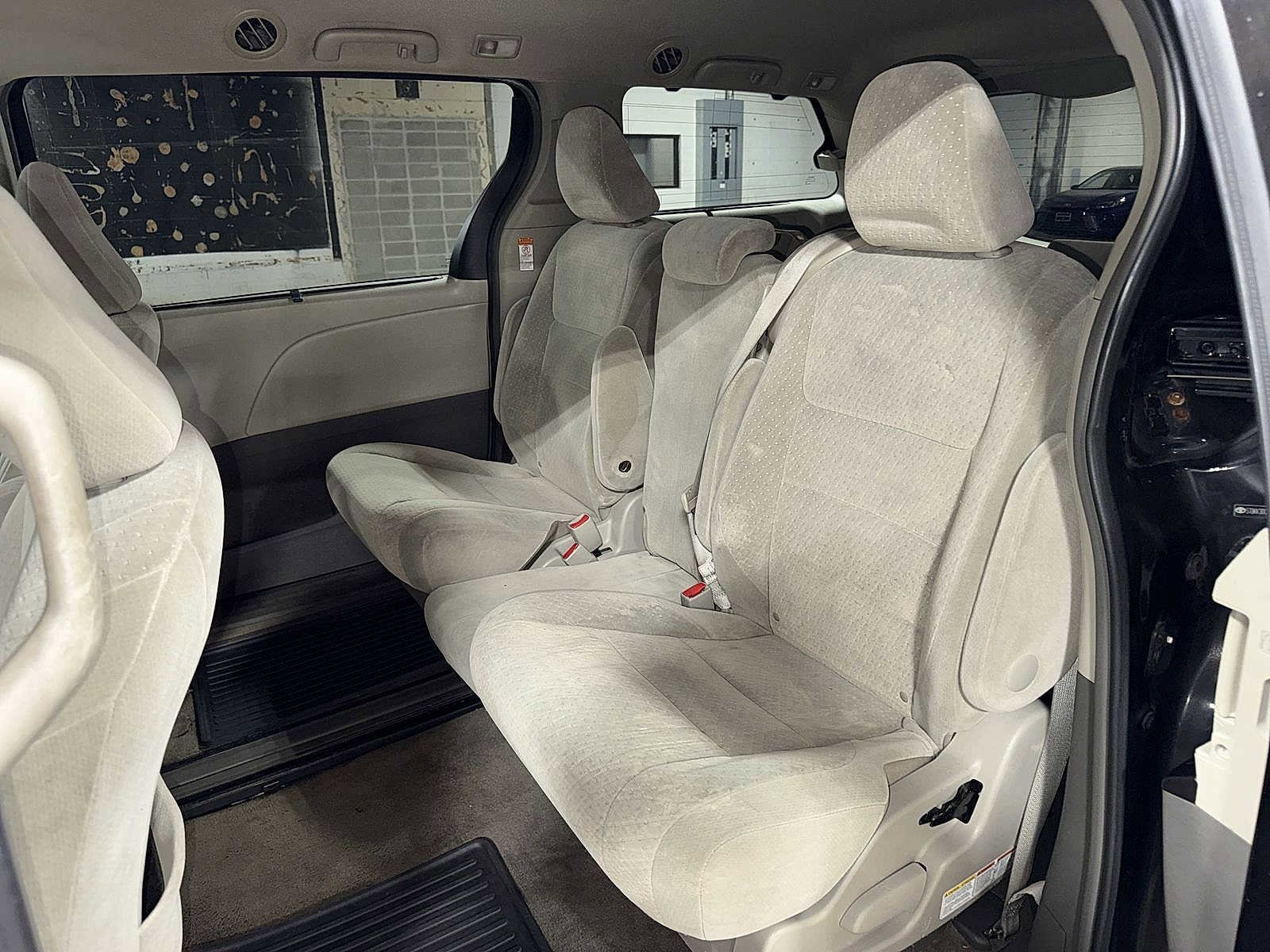 Thumbnail: 2015 Toyota Sienna - 16