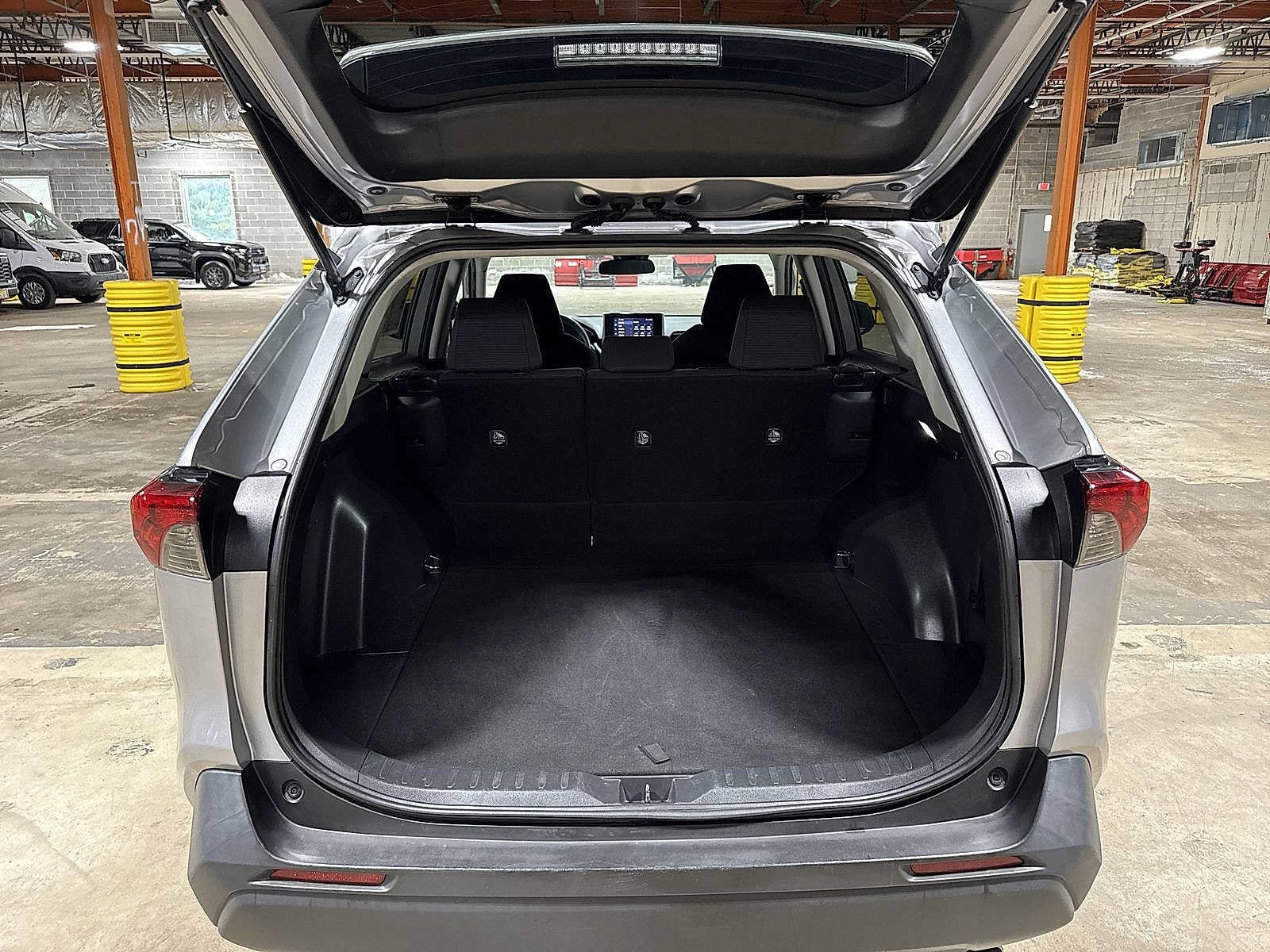2023 Toyota RAV4 LE - Photo 11