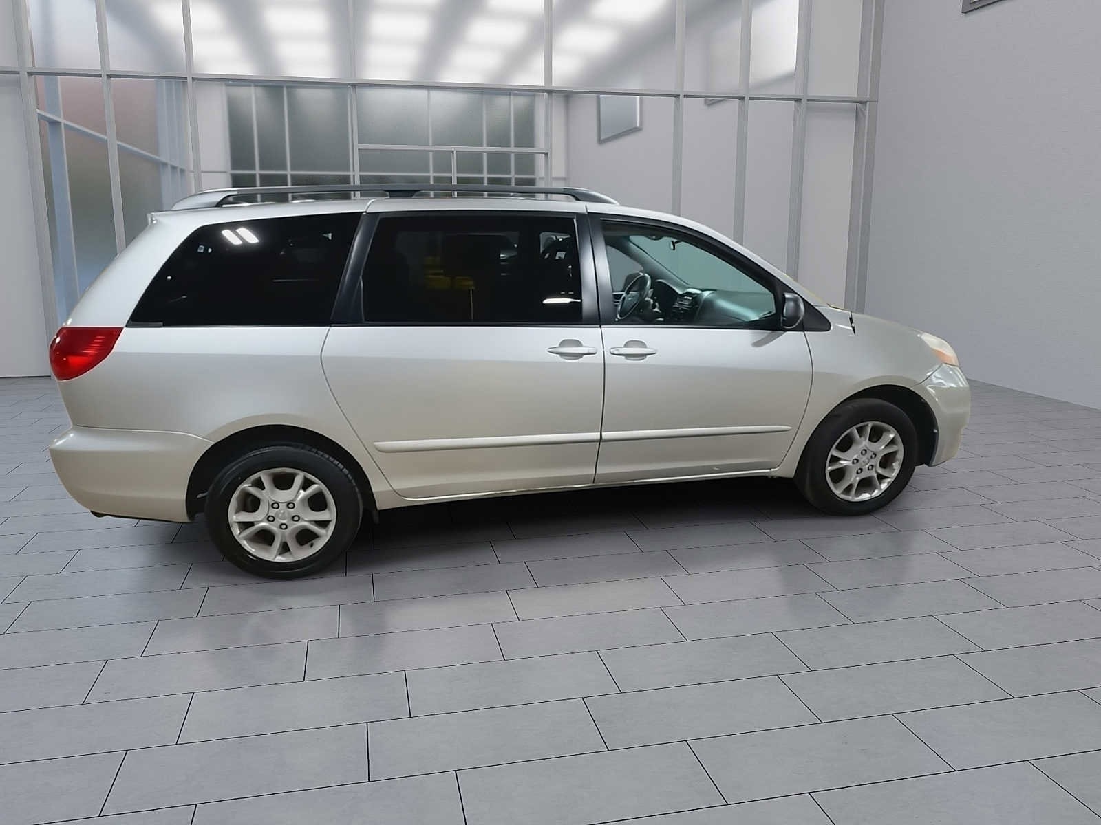 Thumbnail: 2006 Toyota Sienna - 9