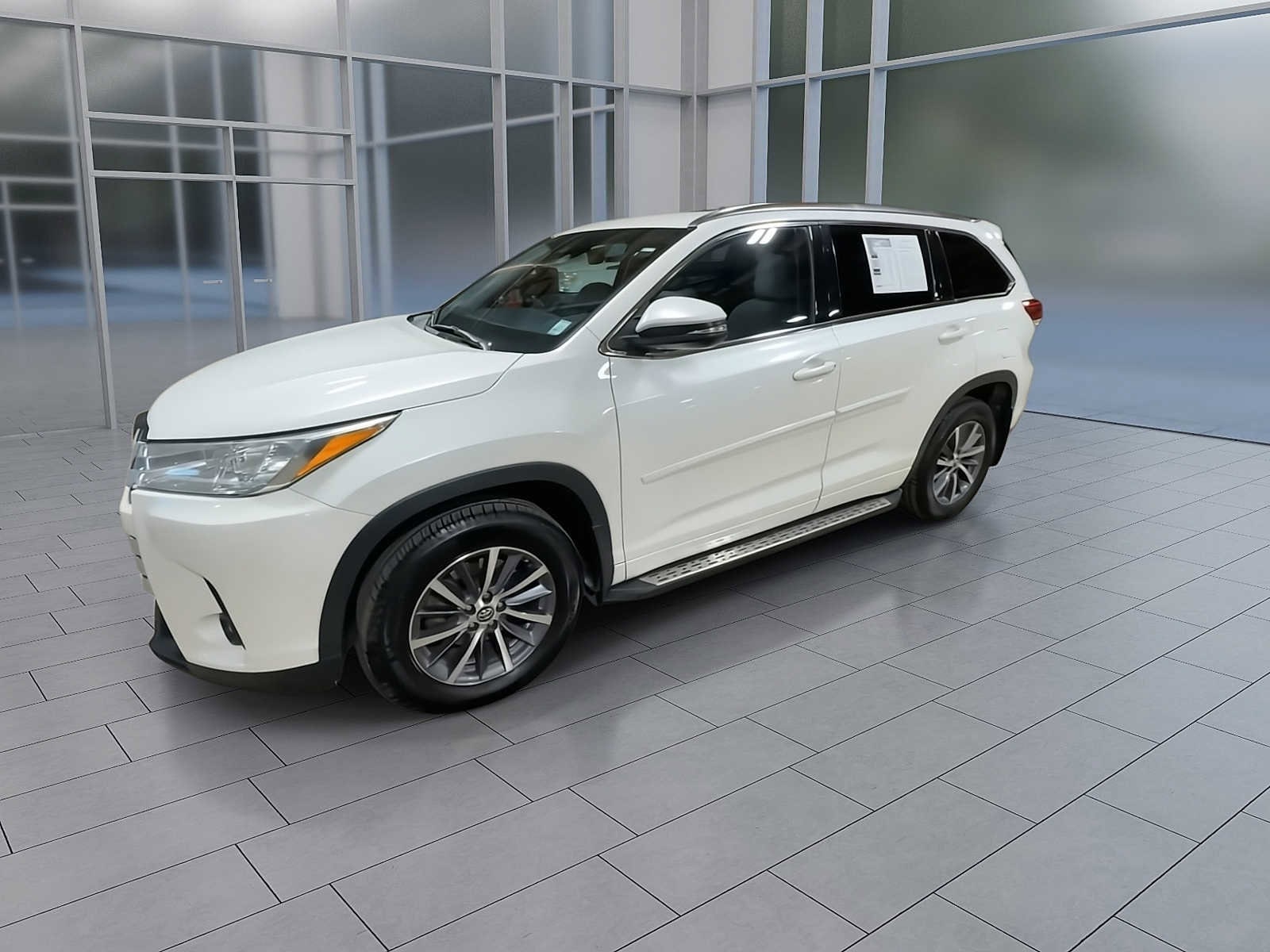 Thumbnail: 2017 Toyota Highlander - 4
