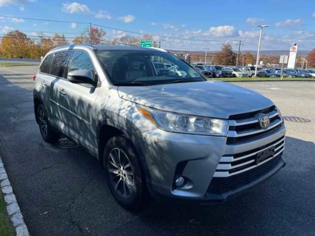 Used 2019 Toyota Highlander XLE V6 SUV