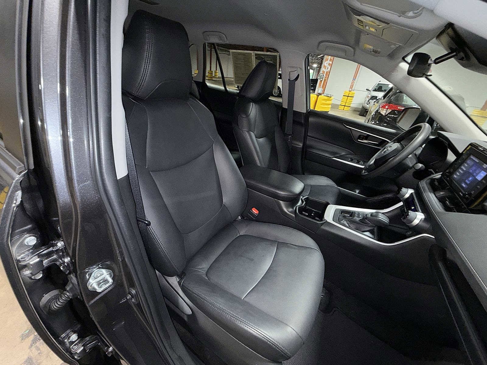 Thumbnail: 2022 Toyota RAV4 - 16