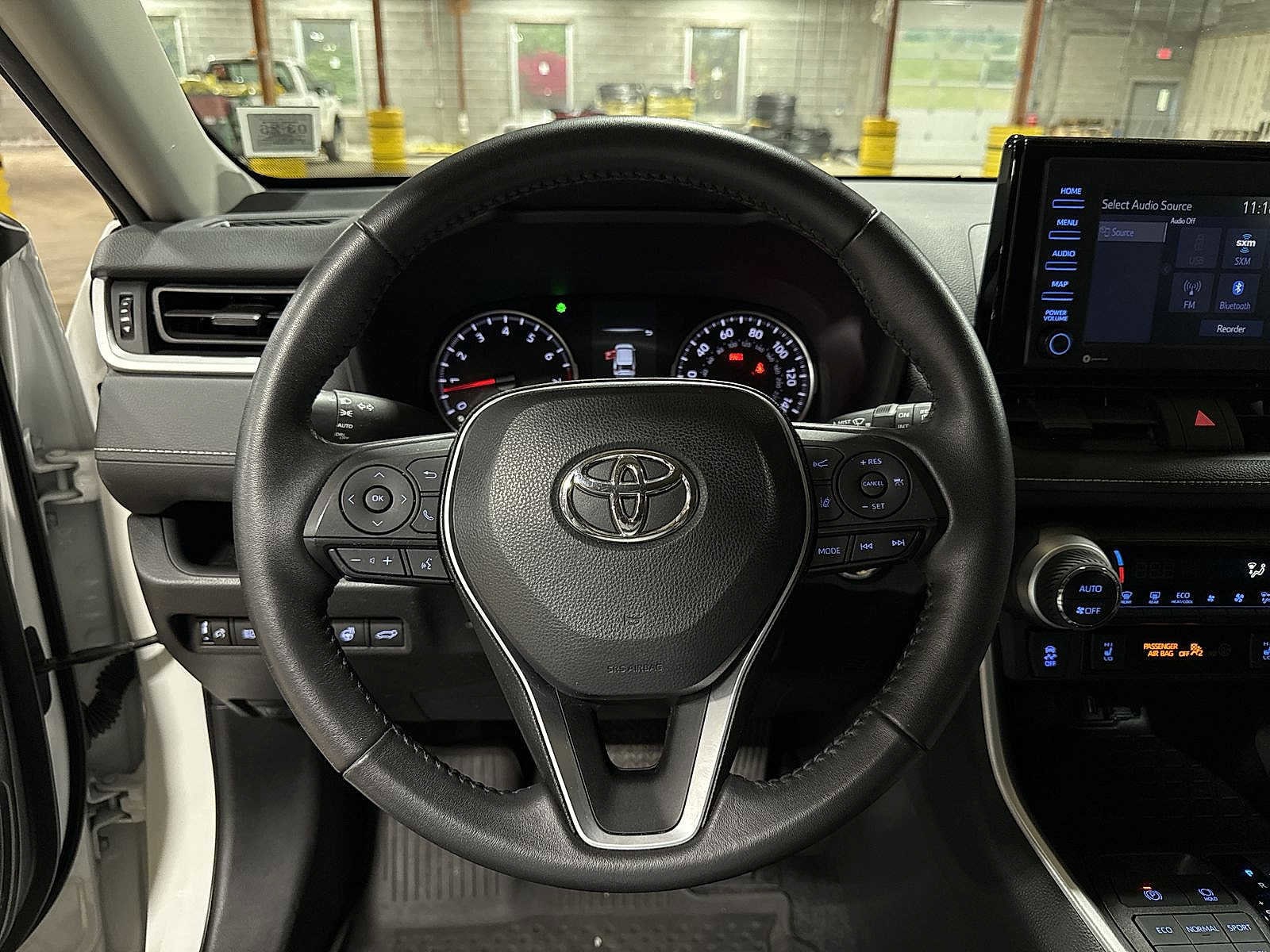 Thumbnail: 2022 Toyota RAV4 - 18