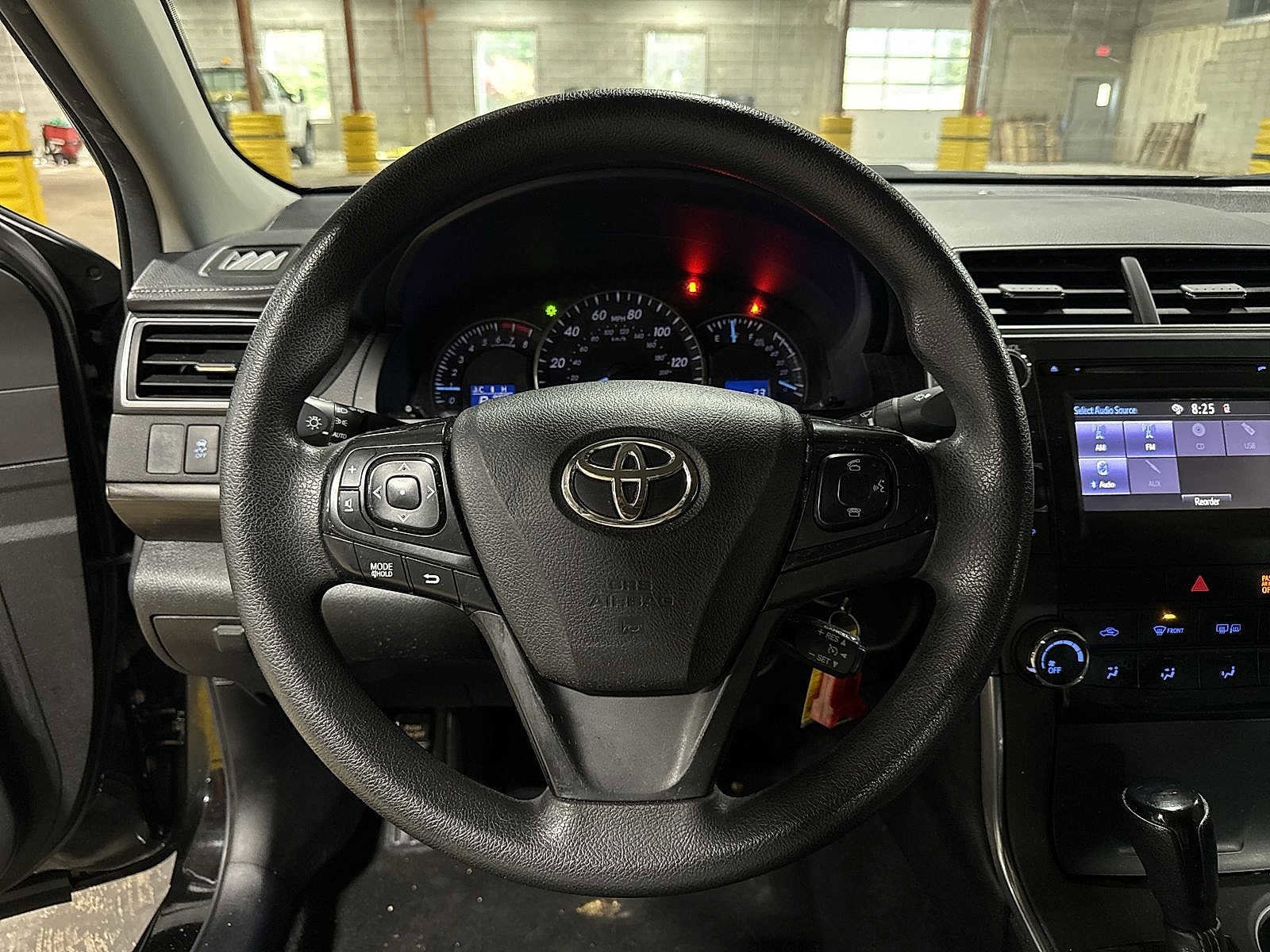 Thumbnail: 2015 Toyota Camry - 18