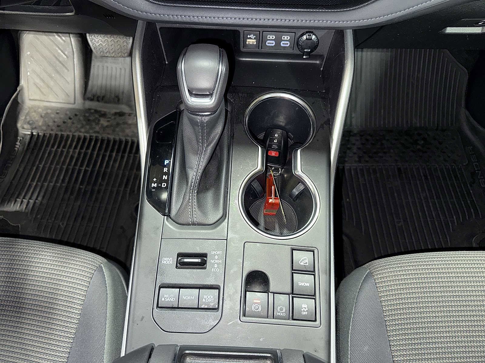 Thumbnail: 2023 Toyota Highlander - 31