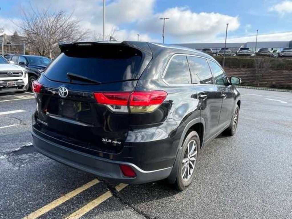 Used 2017 Toyota Highlander XLE V6 SUV
