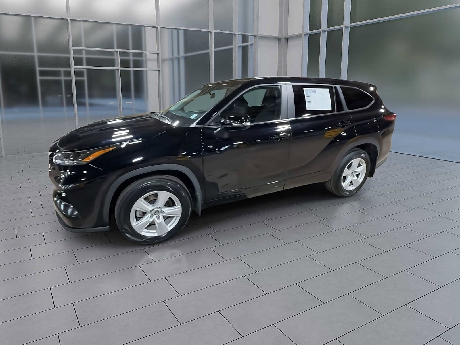 Thumbnail: 2023 Toyota Highlander - 4
