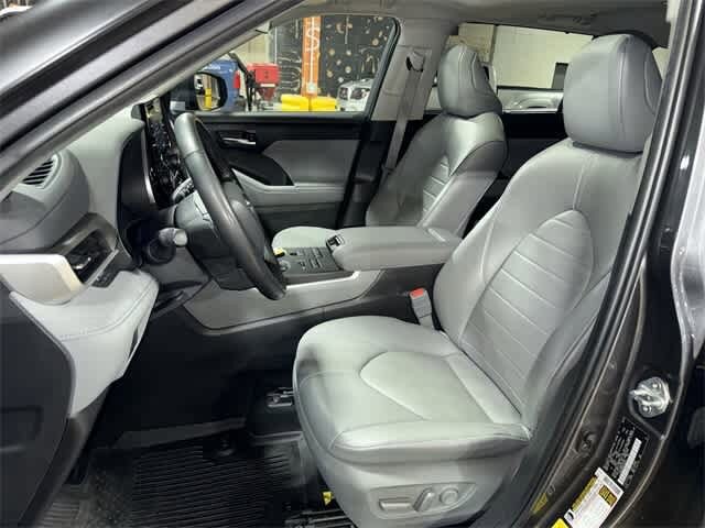 Thumbnail: 2022 Toyota Highlander - 15