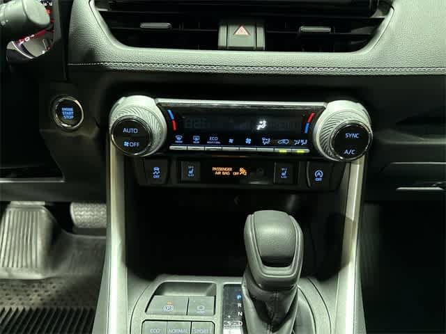 2022 Toyota RAV4 XLE 21
