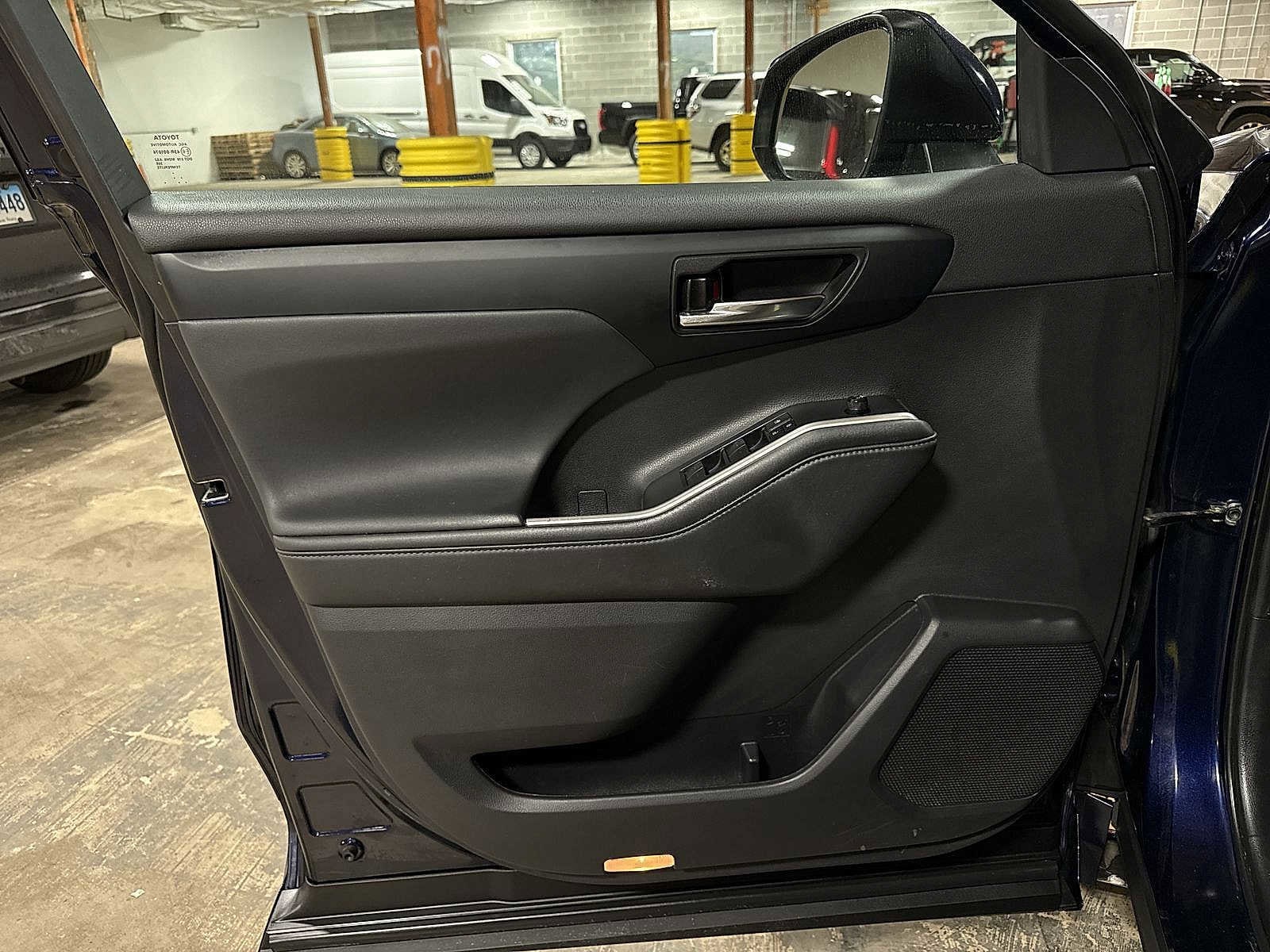 Thumbnail: 2022 Toyota Highlander - 31