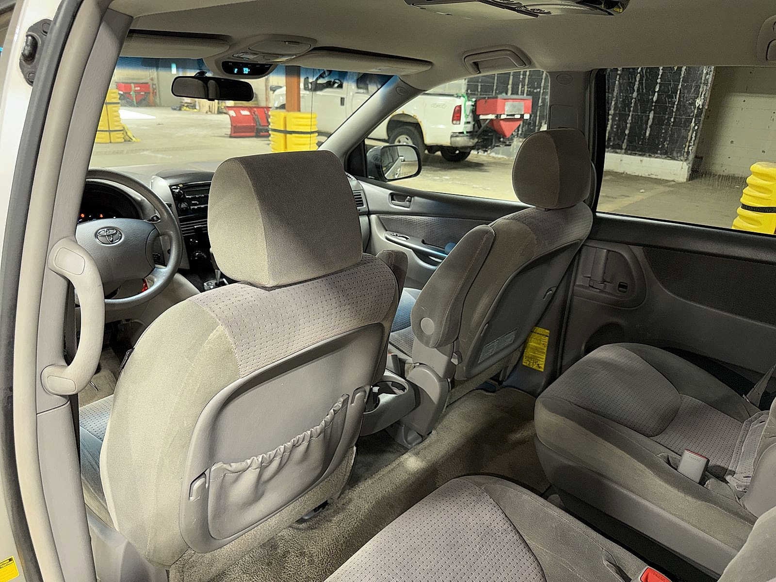 Thumbnail: 2006 Toyota Sienna - 23