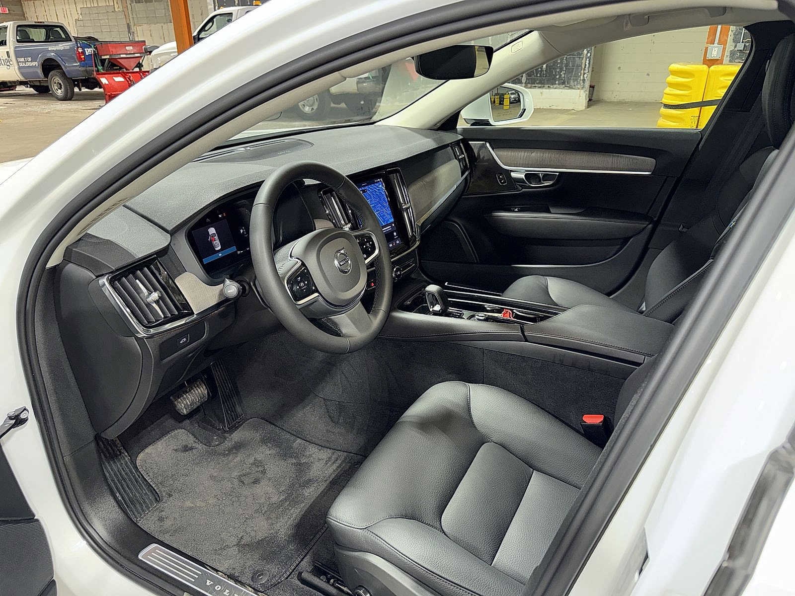 Thumbnail: 2025 Volvo S90 - 30