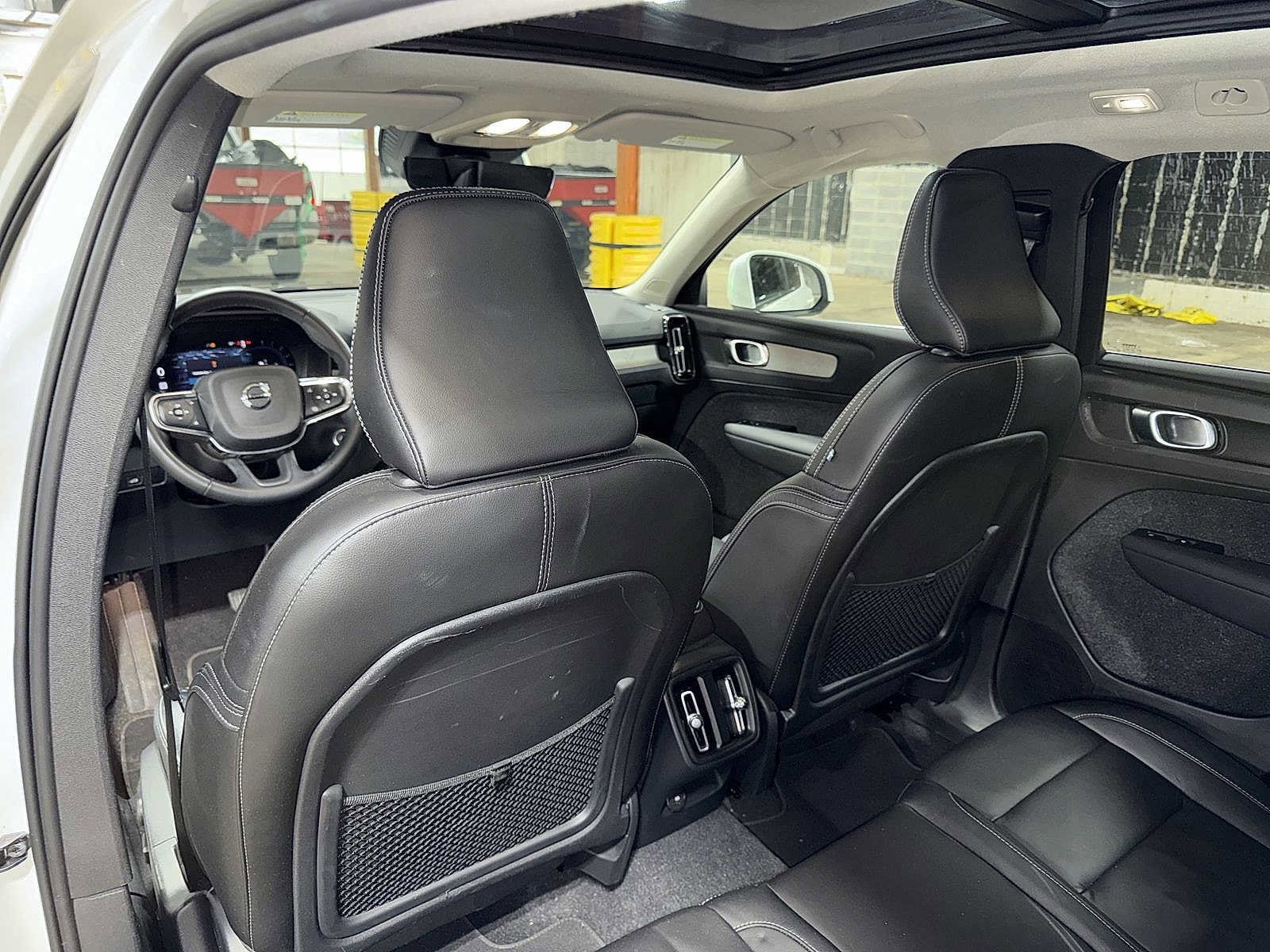 Thumbnail: 2023 Volvo XC40 - 29