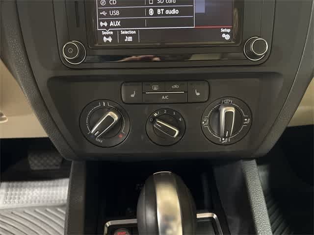 Thumbnail: 2017 Volkswagen Jetta - 21