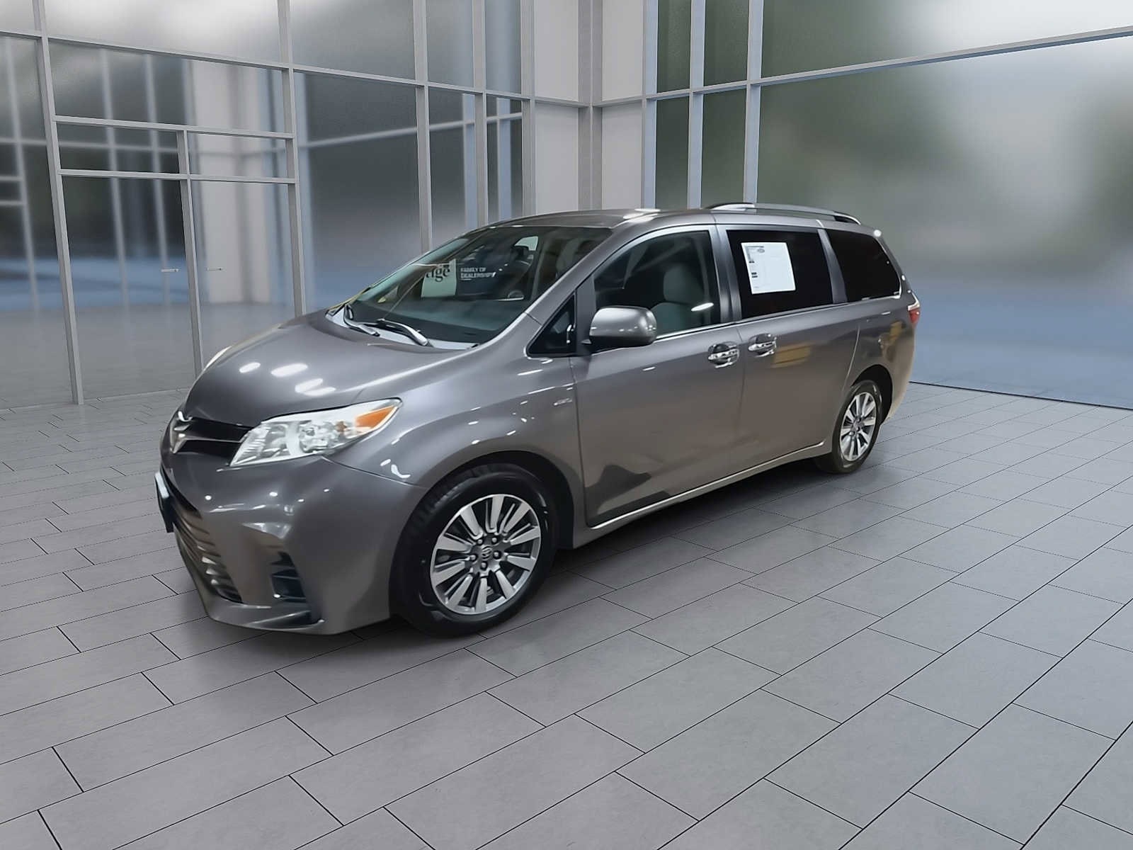 Thumbnail: 2020 Toyota Sienna - 4