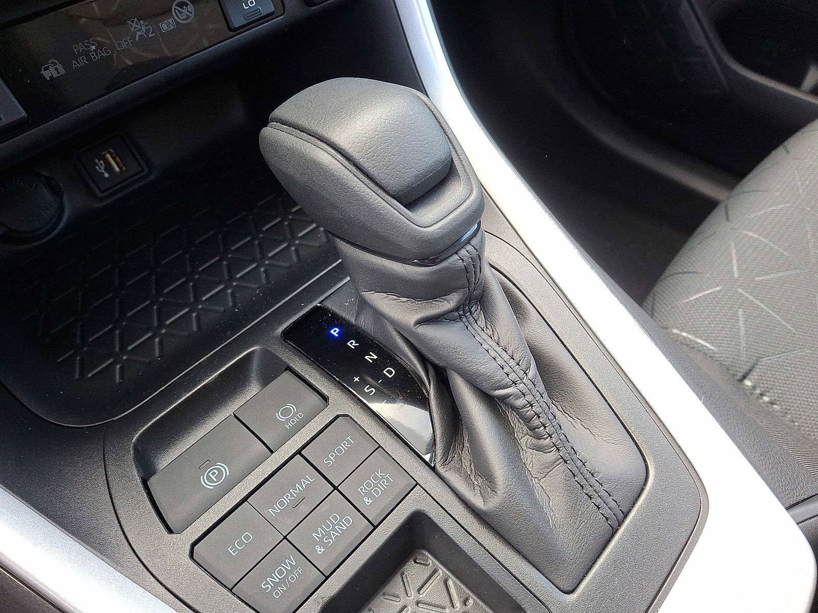 Thumbnail: 2025 Toyota RAV4 - 15