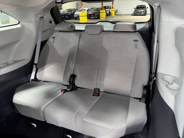 Thumbnail: 2022 Toyota Sienna - 18