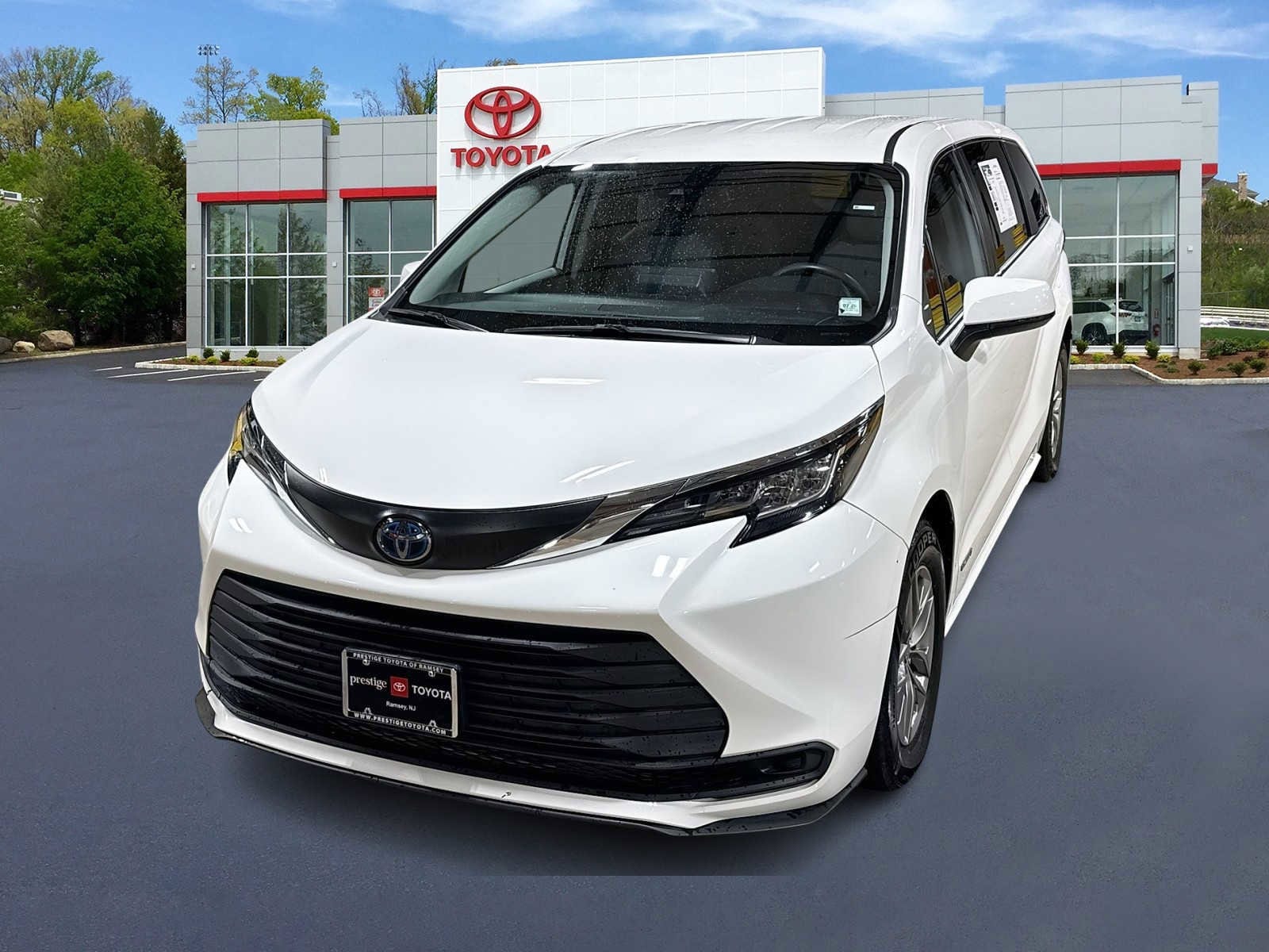 Thumbnail: 2021 Toyota Sienna - 1