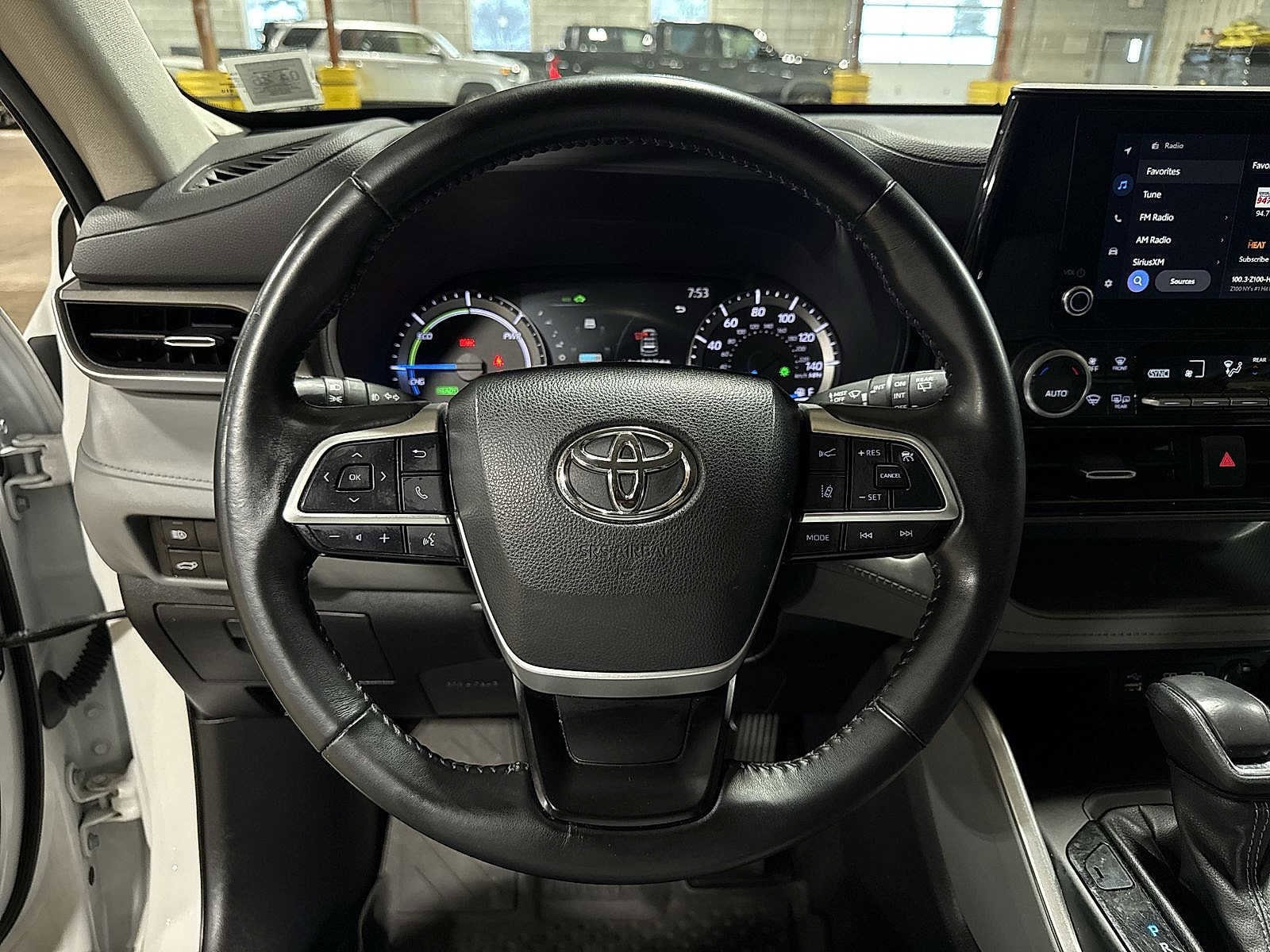 Thumbnail: 2023 Toyota Highlander - 19