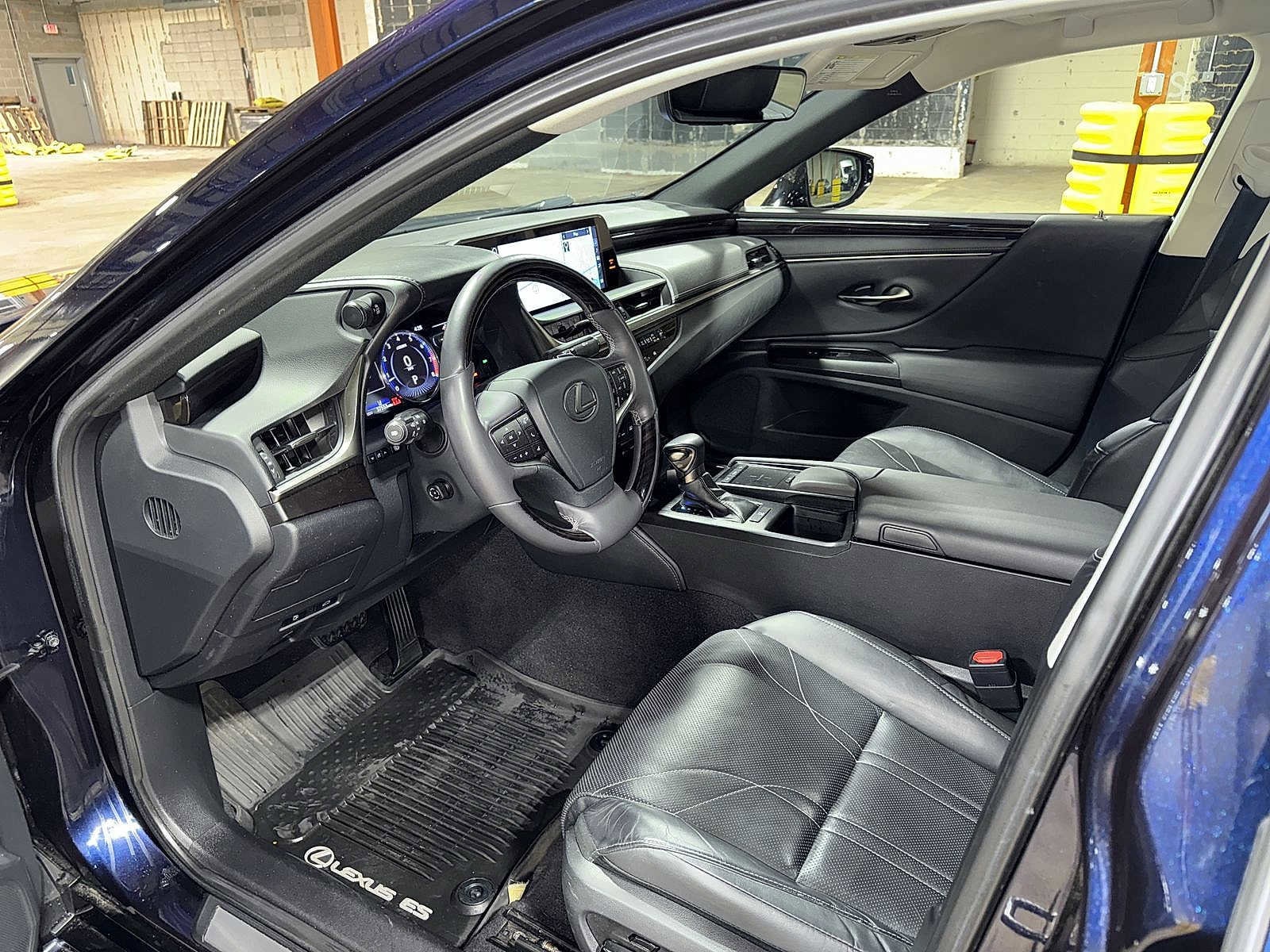 Thumbnail: 2019 Lexus ES - 28