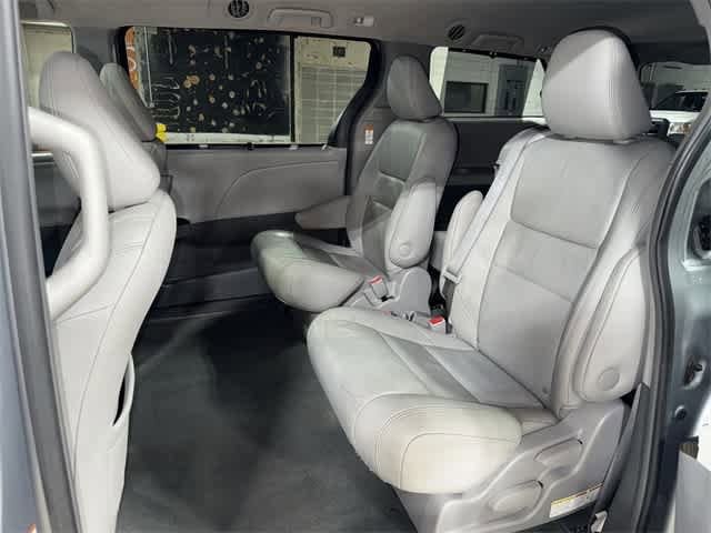 Thumbnail: 2015 Toyota Sienna - 17