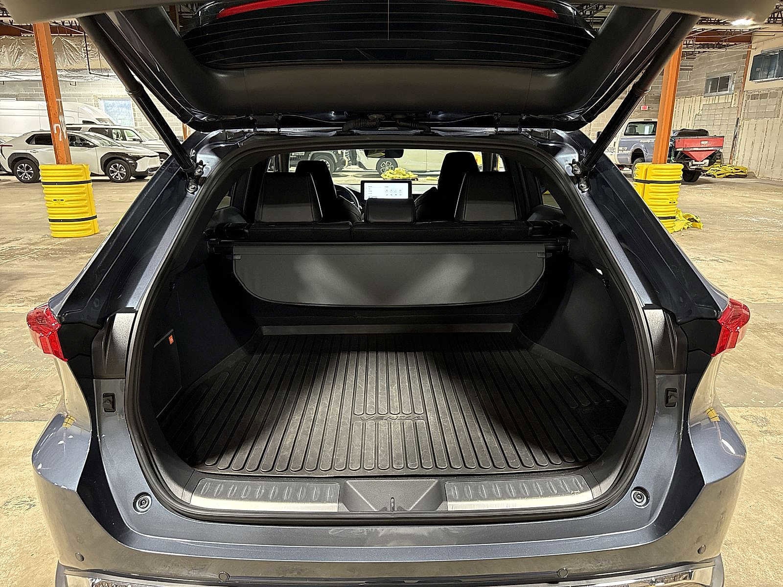 Thumbnail: 2023 Toyota Venza - 11