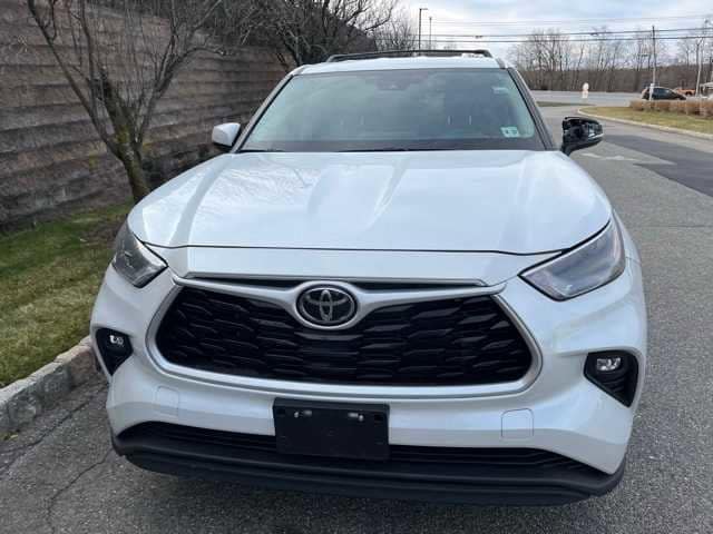 Thumbnail: 2022 Toyota Highlander - 2