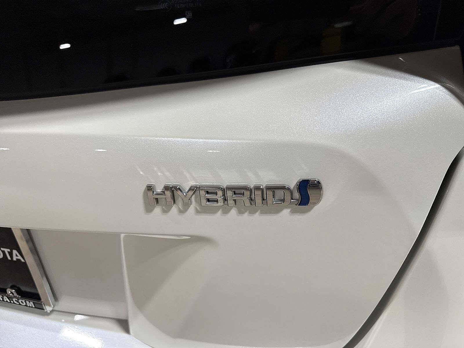 Thumbnail: 2016 Toyota Prius - 26