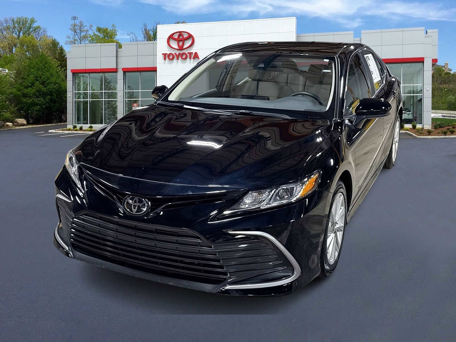 2024 Toyota Camry LE's photo