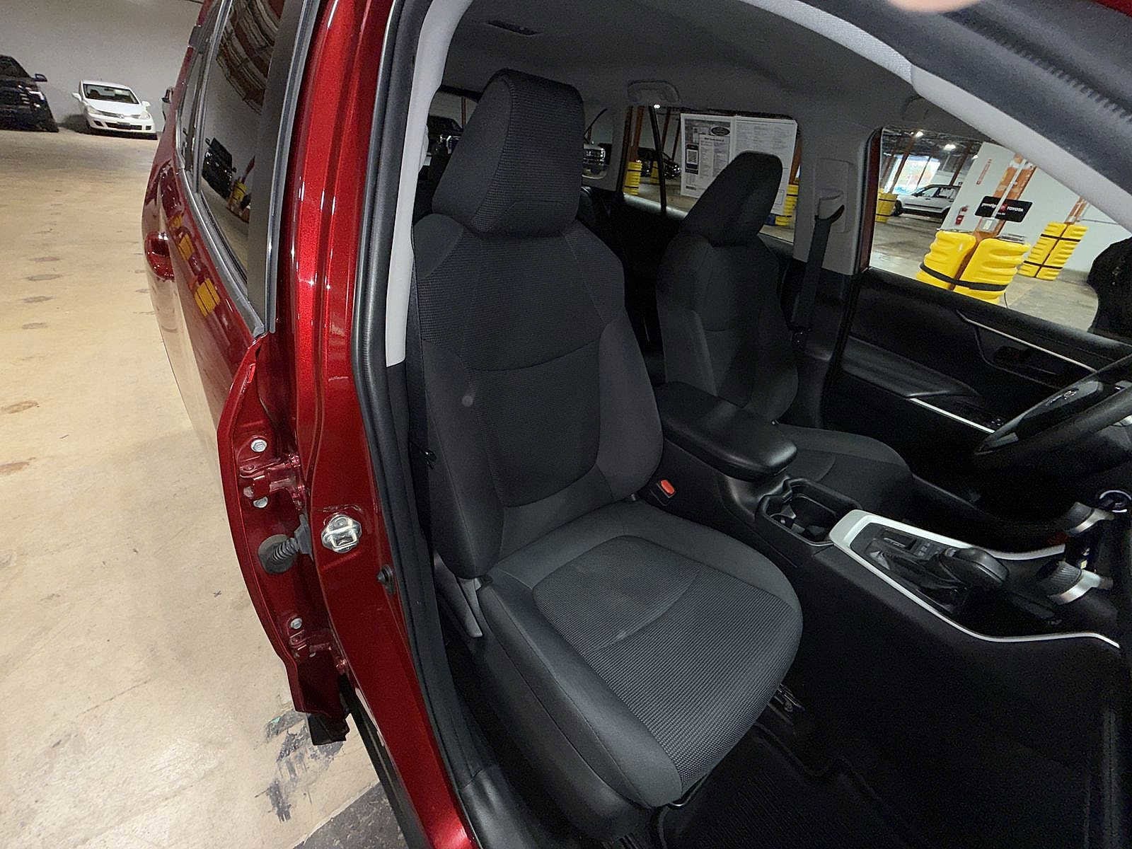 Thumbnail: 2020 Toyota RAV4 - 16