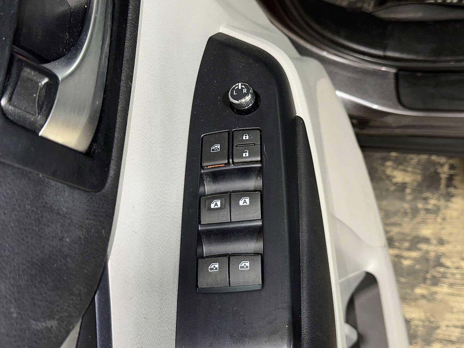 Thumbnail: 2019 Toyota Highlander - 23