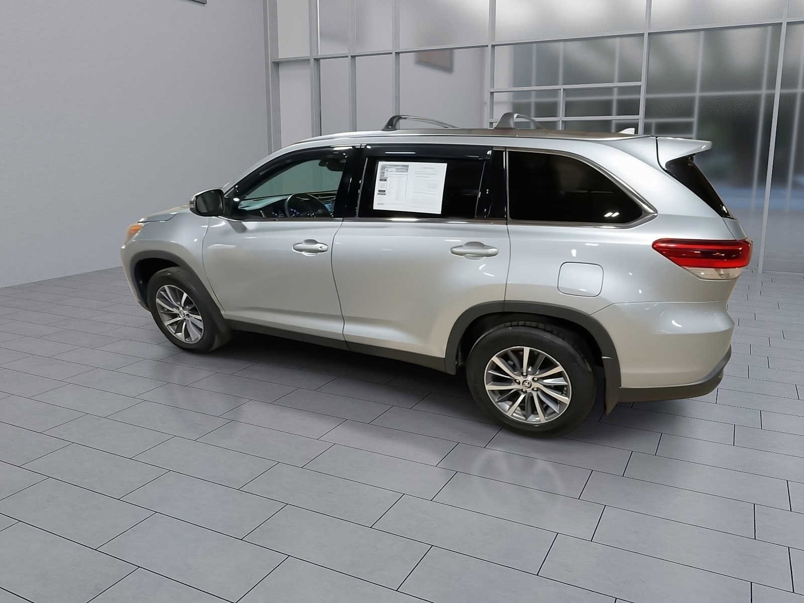Thumbnail: 2019 Toyota Highlander - 6