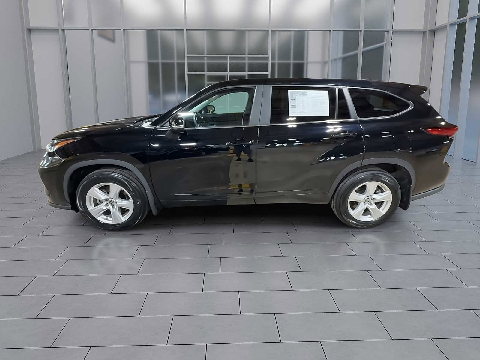 Thumbnail: 2023 Toyota Highlander - 5