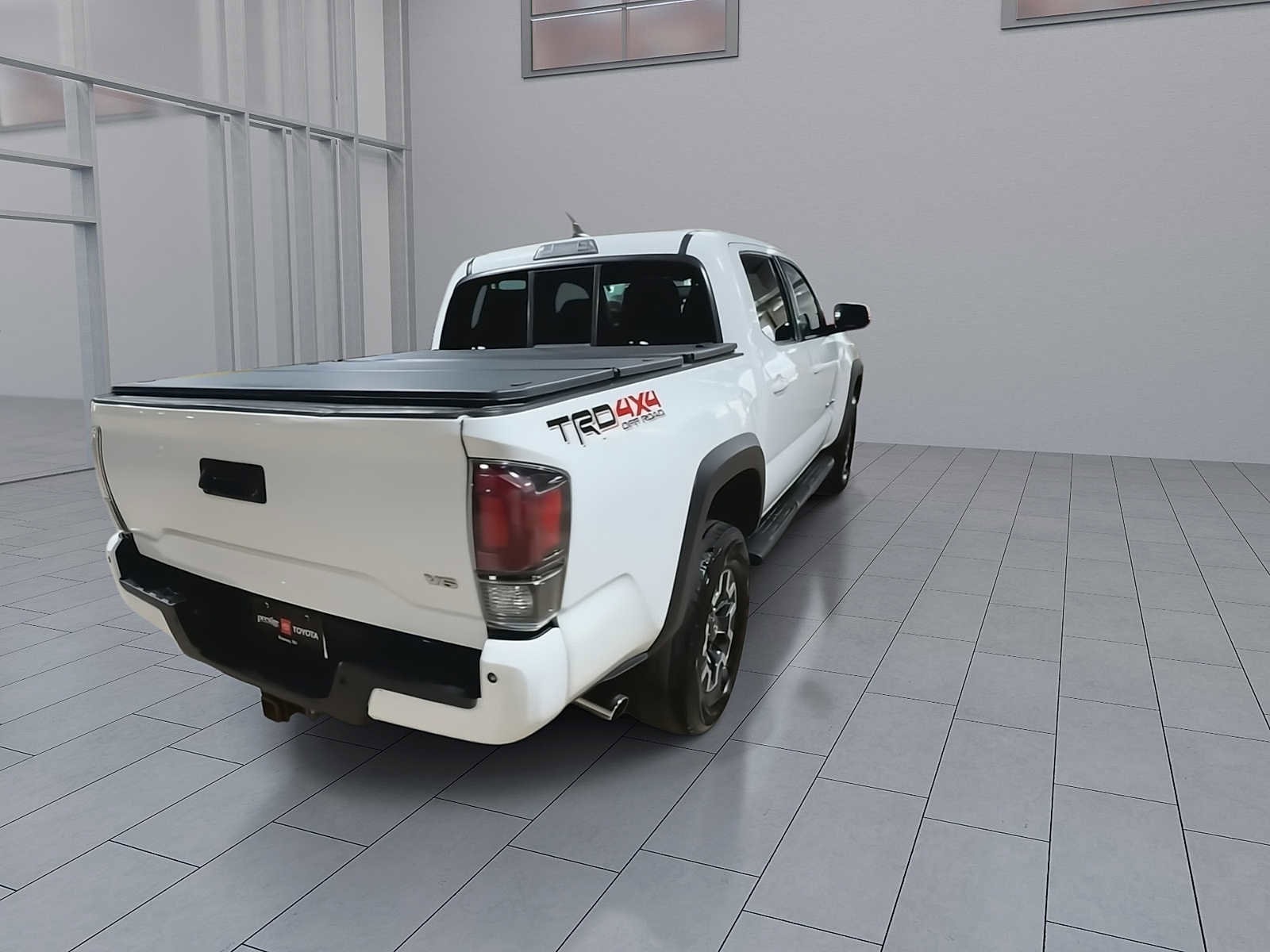 Thumbnail: 2016 Toyota Tacoma - 8