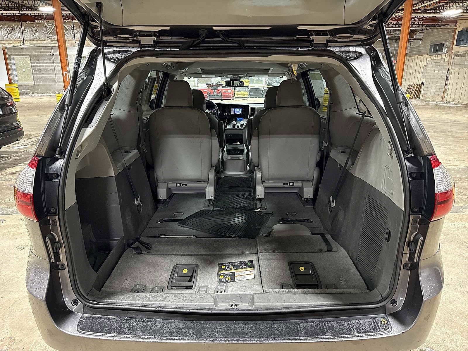 Thumbnail: 2020 Toyota Sienna - 10