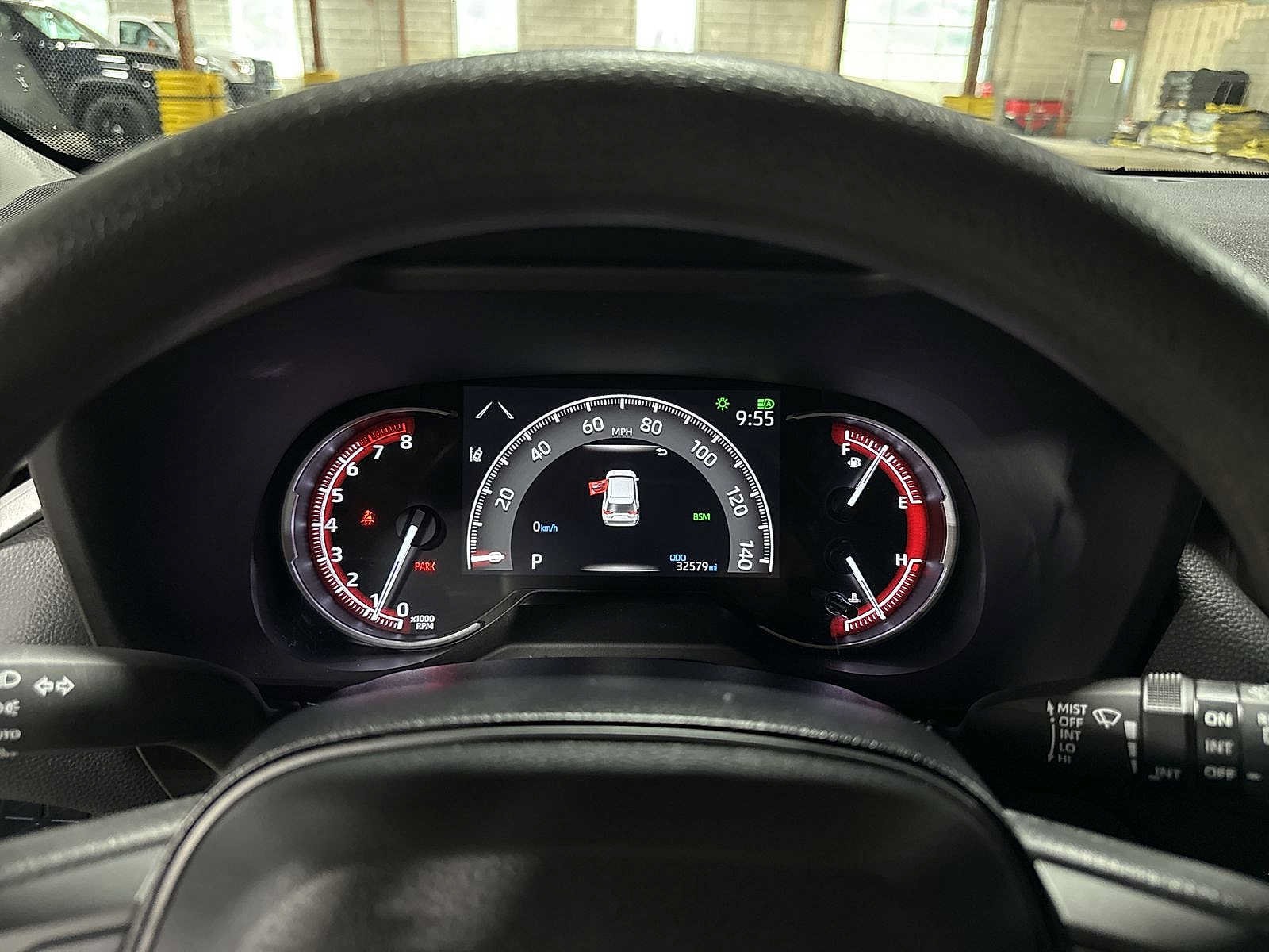 2025 Toyota RAV4 XLE - Photo 31