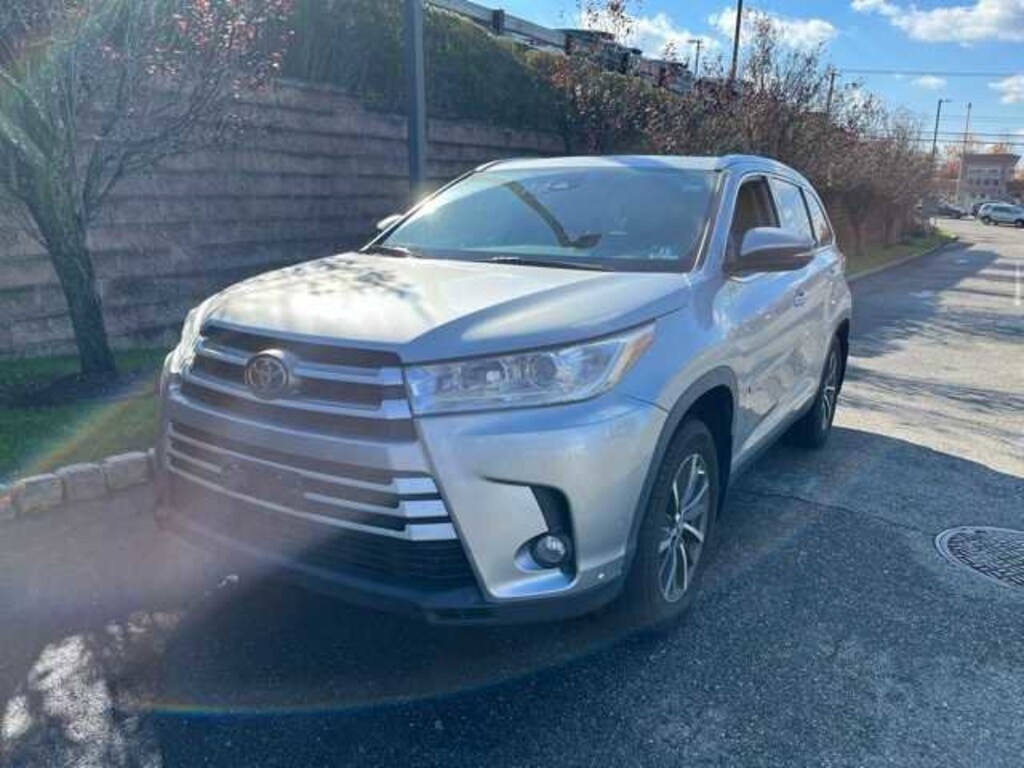 Used 2019 Toyota Highlander XLE V6 SUV