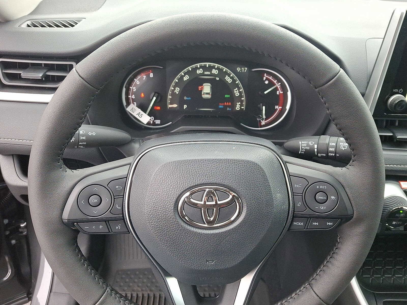 Thumbnail: 2025 Toyota RAV4 - 23